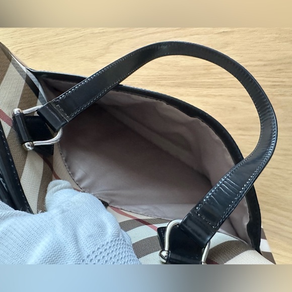 Burberry Tote Bag - Picture 10 of 17